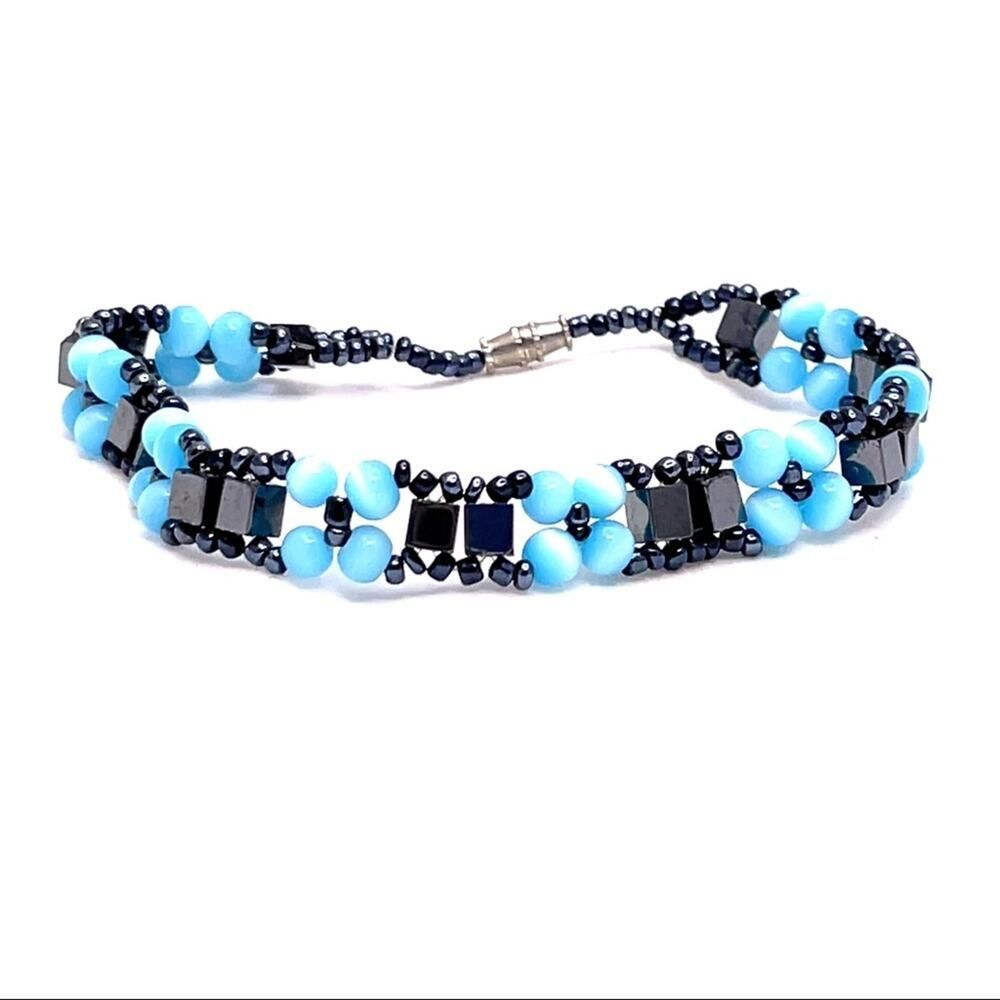 Beaded bracelet grey and blue flower pattern